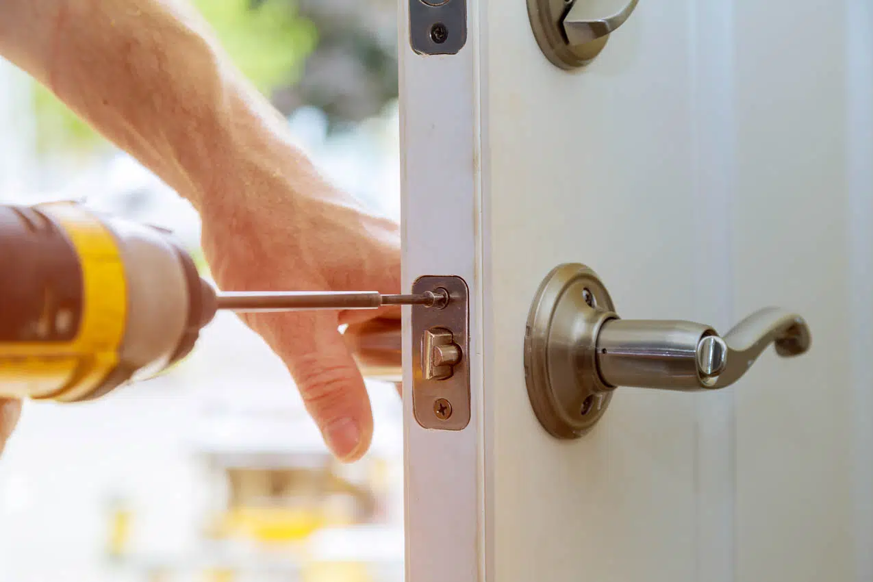 locksmith-deira-new-lock-installation