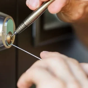 picking a safe lock